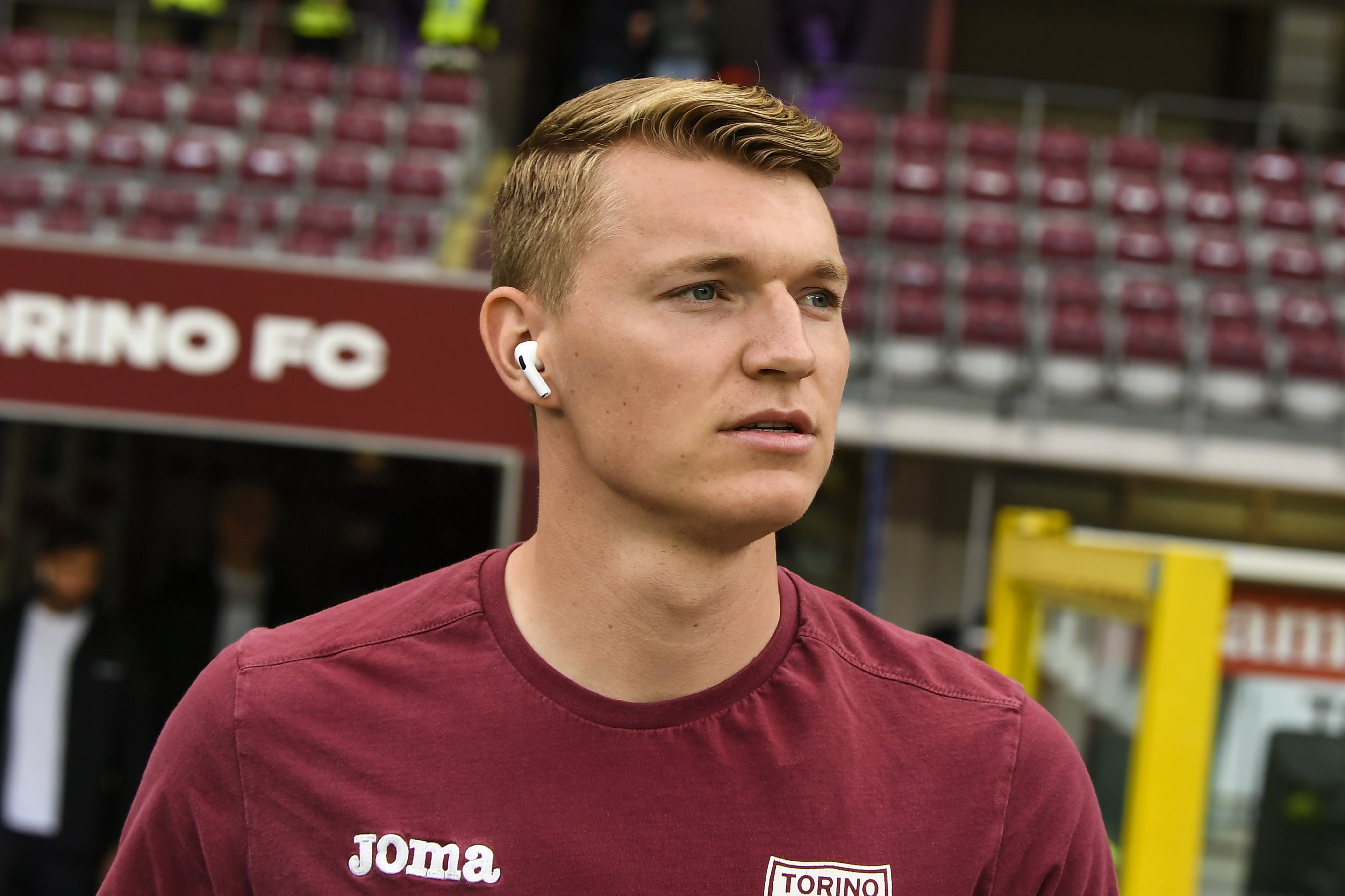 b体育-罗马诺：和都灵解约后，26岁中卫舒尔斯今夏将寻找新东家