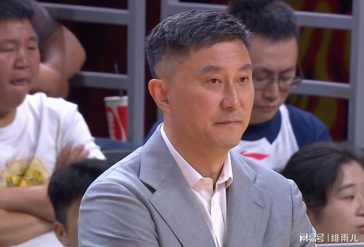 广东队更衣室内讧？杜锋疑似惨遭“架空”，狂逼朱芳雨换帅！