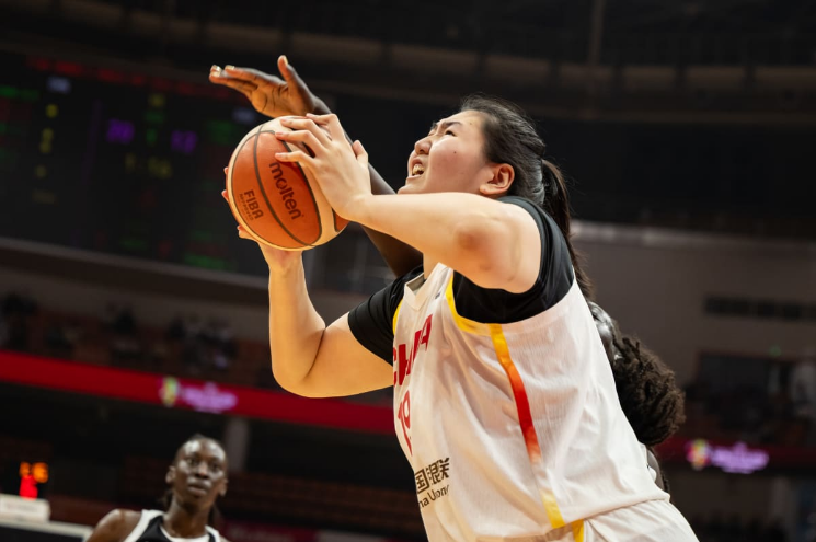 b体育-统治力！张子宇不到9分钟高效11+5 连续3场上双队内唯一